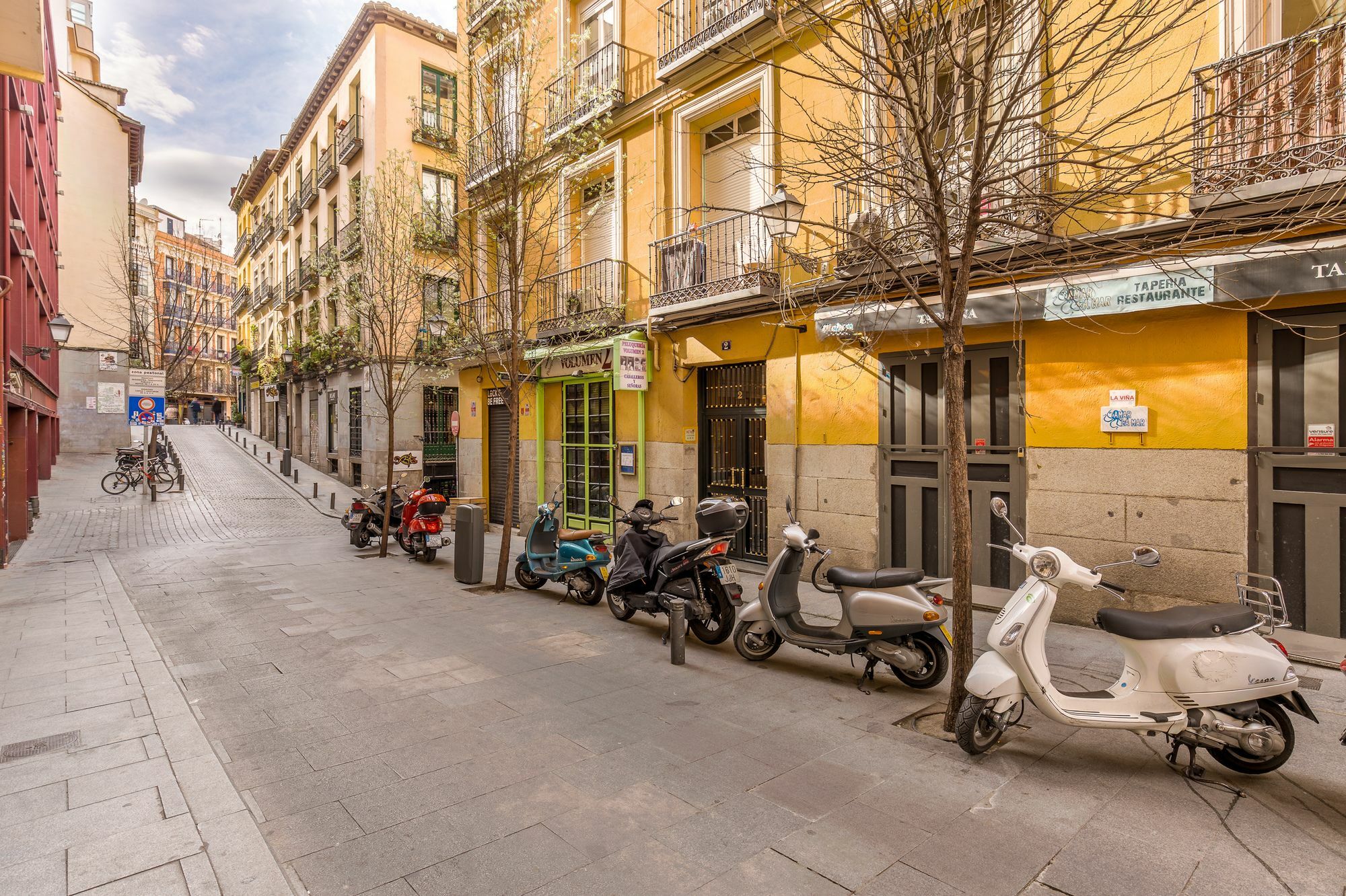 Hostal Met Madri Exterior foto